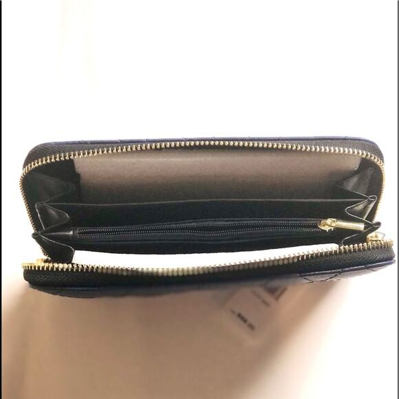 Cute BCBGeneration Tara Quilted Gift Boxed Wallet - Picture 5 of 10